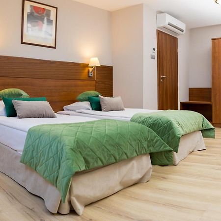 קרושיצה Hotel Ostaniec מראה חיצוני תמונה