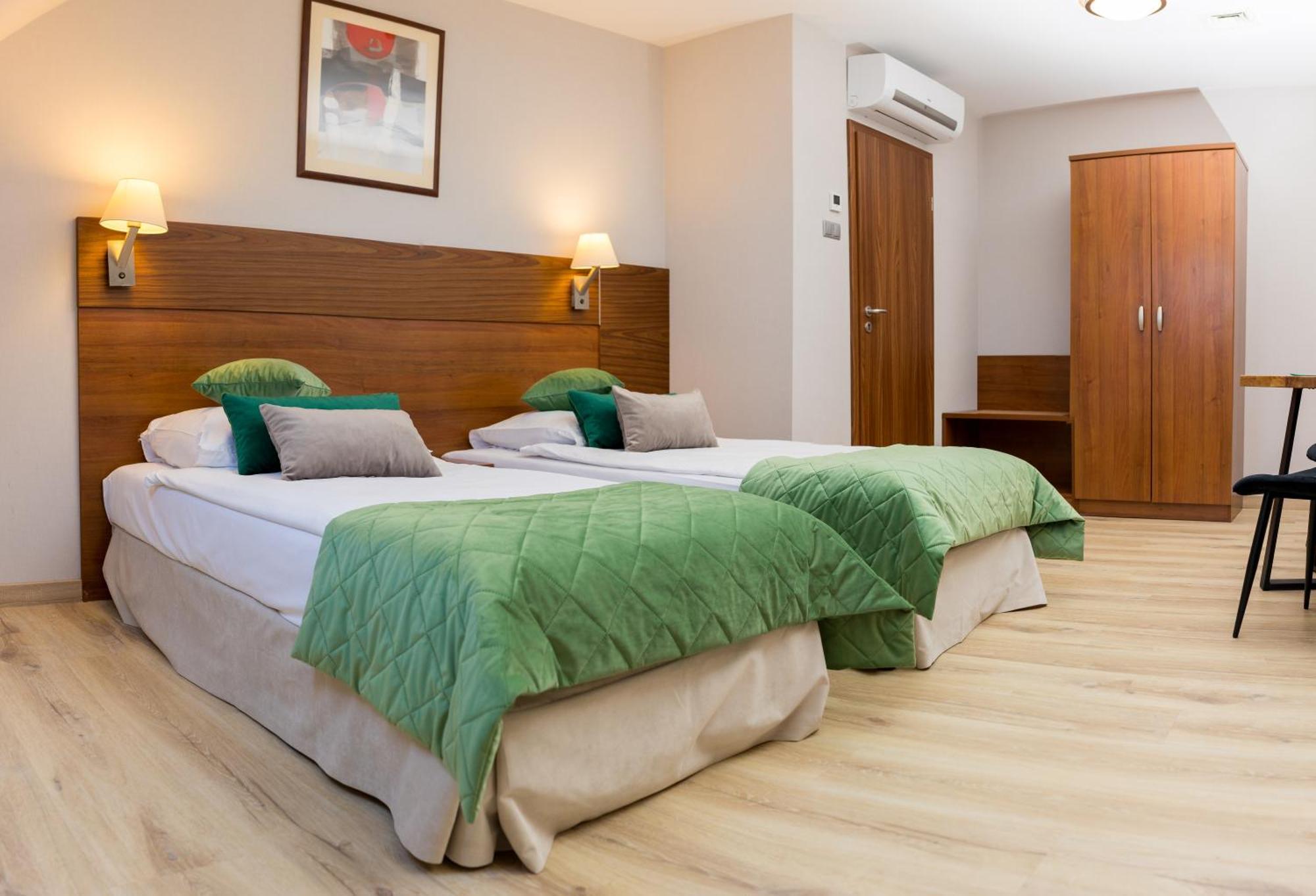 קרושיצה Hotel Ostaniec מראה חיצוני תמונה