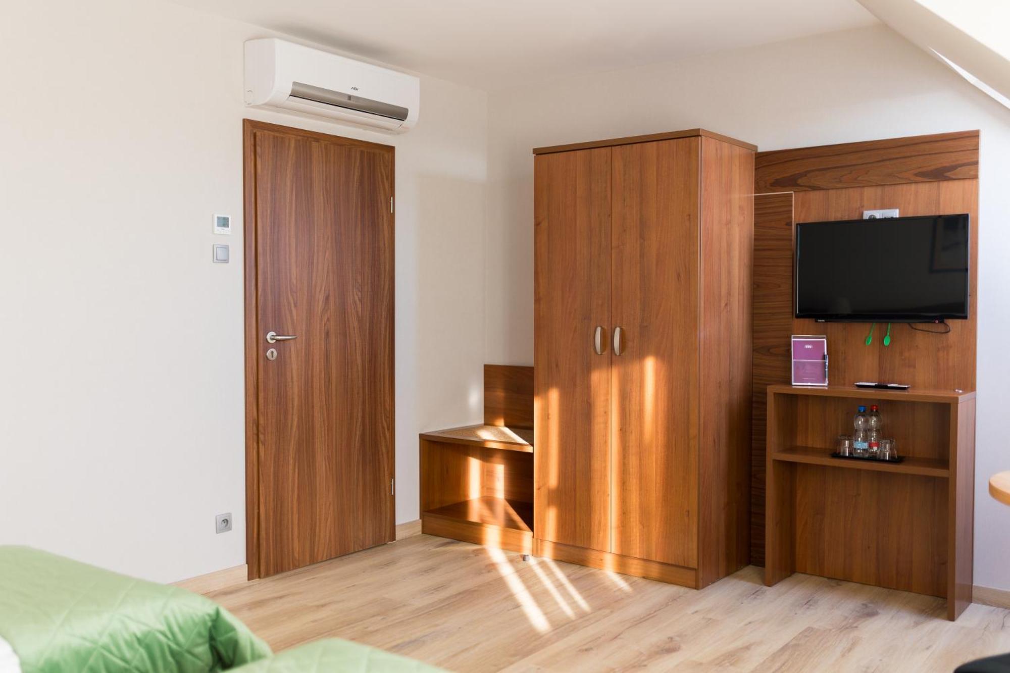 קרושיצה Hotel Ostaniec מראה חיצוני תמונה