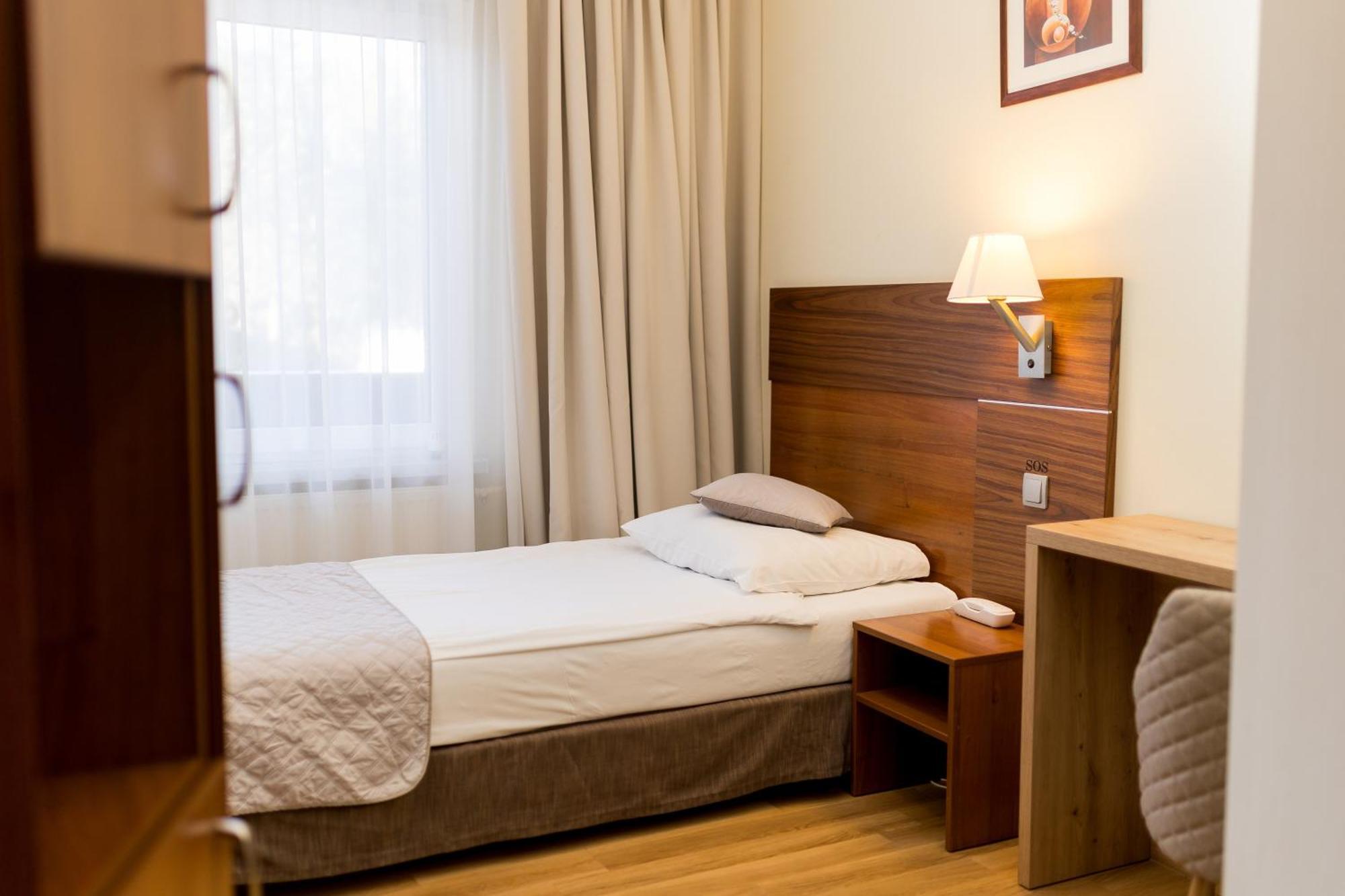 קרושיצה Hotel Ostaniec מראה חיצוני תמונה